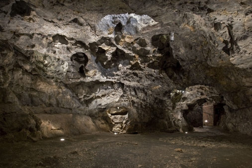 Wielka jaskinia wawelska a legenda o smoku wawelskim