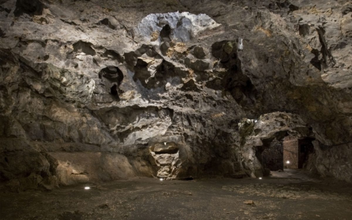 Wielka jaskinia wawelska a legenda o smoku wawelskim